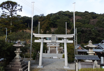 DSC_0459　神社と山.jpg
