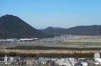 三上山と伊吹山.jpg