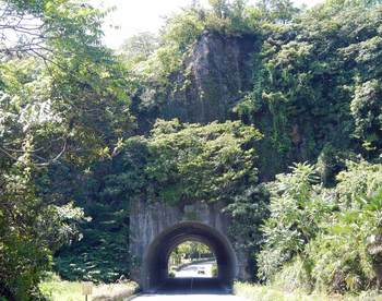 岩トンネル.jpg