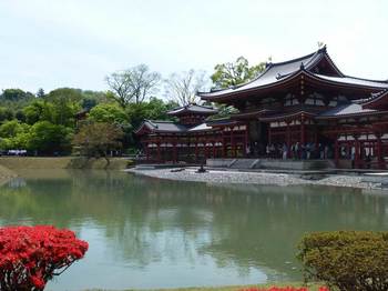 平等院鳳凰堂と池.jpg