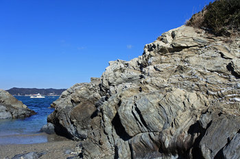 海と岩.jpg