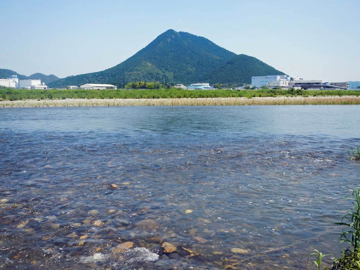 投網の修理 水辺の憩