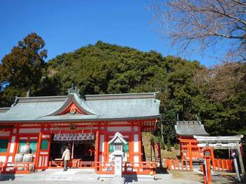 阿須賀神社と蓬莱山.jpg