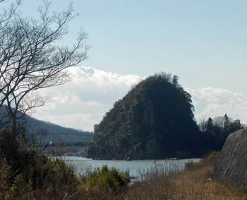 鵜沼の岩山.jpg